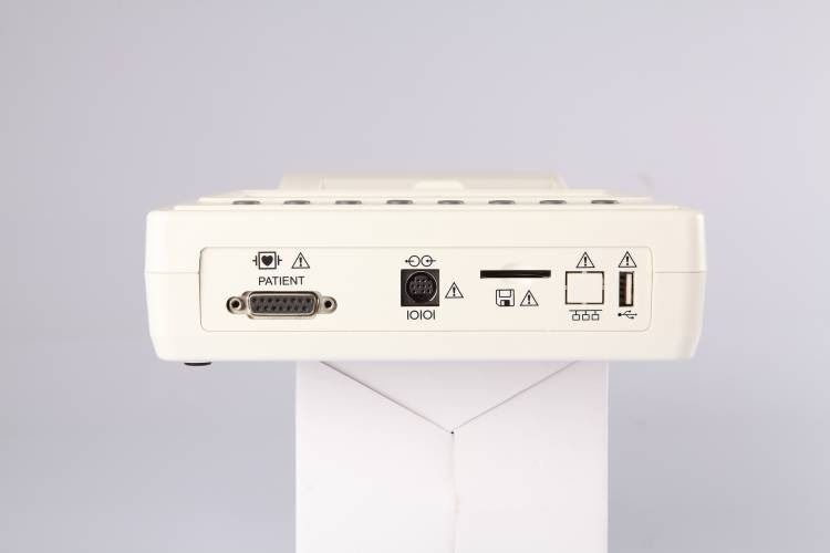 Goedkope gezondheidszorg ECG-machine medische elektrocardiogram ECG-machine CE-goedgekeurde fabriek ECG-machine voor ziekenhuis